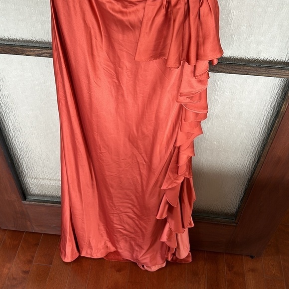 V-NECK SPAGHETTI STRAP SATIN GOWN size 10 - Picture 7 of 10